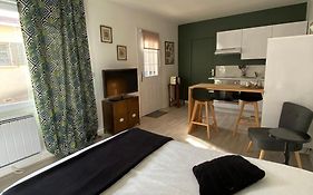 Studio Climatise Dans Un Ancien Domaine Viticole
